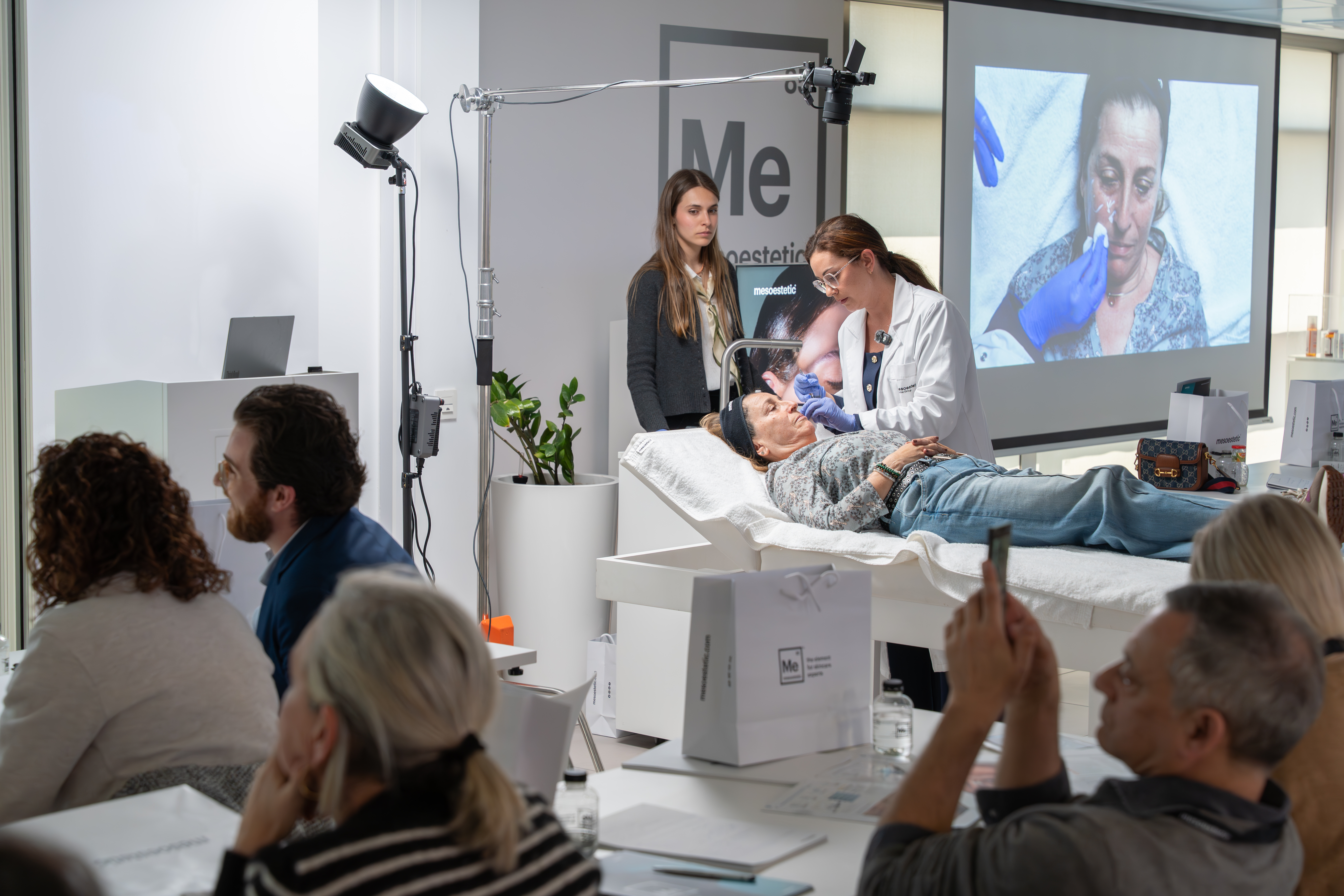 Dra. Judith Ferré performing aesthetic treatment during Mesoestetic training. Clinical authority in practice.
